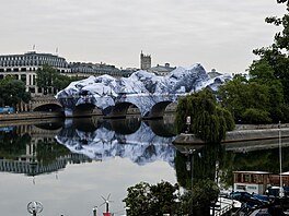 Do�asné um�lecké dílo �La Caverne du Pont Neuf� (Jeskyn� na most� Pont Neuf),...