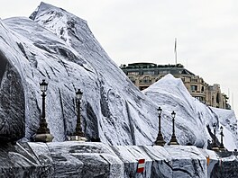 Do�asné um�lecké dílo �La Caverne du Pont Neuf� (Jeskyn� Pont Neuf) je odhaleno...