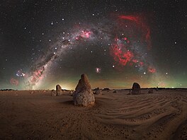Na australské pou�ti Pinnacles Desert zv��nil Mlé�nou dráhu Leonel Padrón....