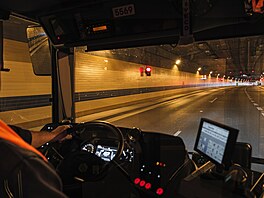 Pra�ský tunelový autobus linky 145 absolvoval dal�í zku�ební jízdu v tunelovém...