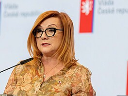 Tisková konference po jednání vlády. Na snímku ministryn� financí Alena...