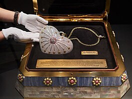 nejdra��í kabelky sv�ta -  Mouawad 1001 Nights Diamond Purse