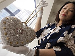 nejdra��í kabelky sv�ta -  Mouawad 1001 Nights Diamond Purse