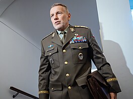 Kandidát na ná�elníka generálního �tábu Miroslav Hlavá�, kterého jednomysln�...