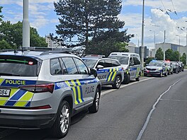 Na Pod�bradské ulici v Pardubicích policie �e�í fyzické napadení. Probíhá i...