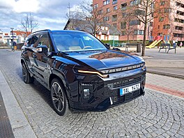 Vzhledov� auto budí pozornost a lidé za ním dost pokukují. Má moderní, hodn�...