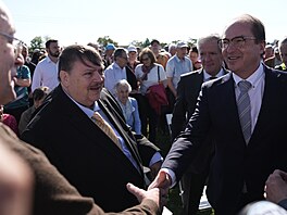 Do Poho�elic na za�átek pouti smí�ení dorazil Bernd Posselt a n�mecký ministr...