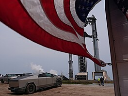 P�íprava rakety Starship spole�nosti SpaceX na základn� Starbase v Texasu. (20....