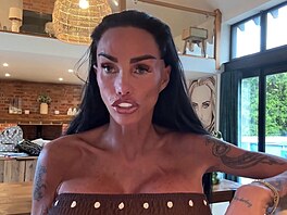 Katie Price p�i oznámení o zmizení man�ela (19. kv�tna 2026)