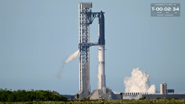 Raketa Starship poprv� ve t�et� verzi t�sn� p�ed odlo�en�m letu o den