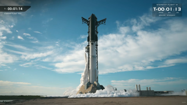 Raketa Starship poprv� ve t�et� verzi t�sn� p�ed odlo�en�m letu o den