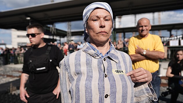 Pietn� akce k uct�n� pam�tky ob�t� holokaustu na 5. n�stupi�ti brn�nsk�ho Hlavn�ho n�dra�� a sou�asn� protest odp�rc� sudeton�meck�ho shrom�d�n� na akci Meeting Brno. (21. kv�tna 2026)
