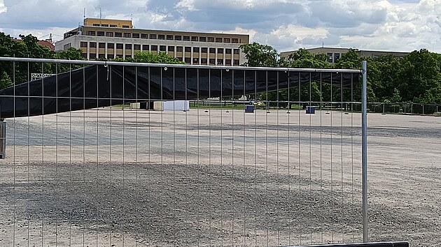 P��prava na Spartafest v Praze na Letn�. Are�l festivalu zabere t�m�� celou Letenskou pl��. (20. kv�tna 2026)