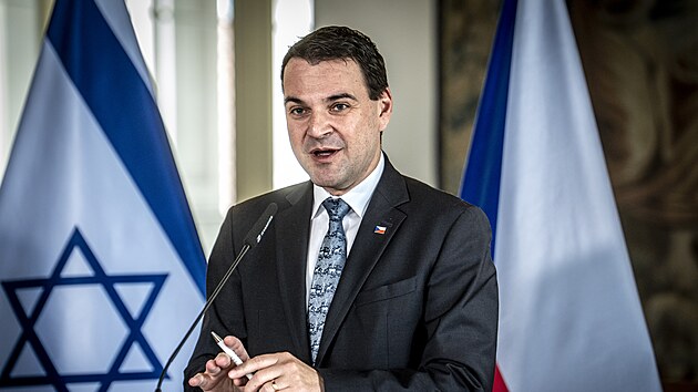 Tiskov� konference k jedn�n� ministr� zahrani�� �esk� republiky a Izraele o prohlouben� ekonomick� spolupr�ce. Na sn�mku ministr zahrani�� Petr Macinka (Motorist�). (20. kv�tna 2026)