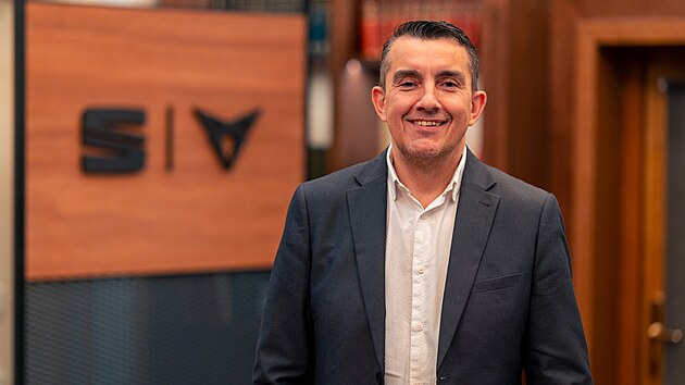 Marc Riera p�sob� od �ervence 2023 jako v�konn� viceprezident spole�nosti Seat S.A. pro oblast n�kupu a z�rove� je �lenem jej�ho p�edstavenstva.