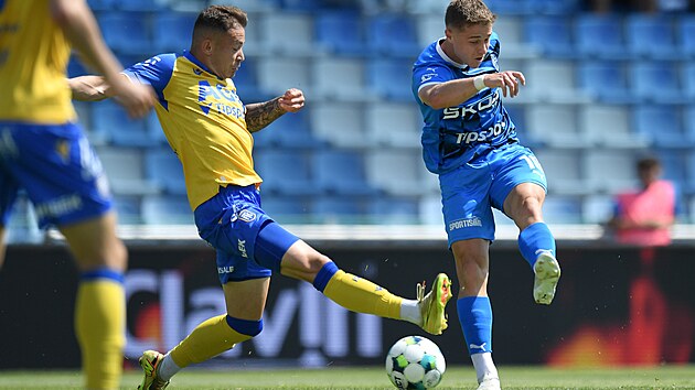 Teplick&yacute; Maty&aacute;&scaron; Koz&aacute;k (vlevo) a Filip Lehk&yacute; z Mlad&eacute; Boleslavi