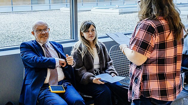 B�val� ministr zdravotnictv� Vlastimil V�lek vypov�dal u soudu v kauze �dajn�ho vyd�r�n� kardiochirurg� Jana Pirka a Ivana Netuky. (20. kv�tna 2026)