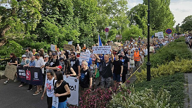 V Praze se v ned�li odpoledne kon� dal�� demonstrace na podporu �esk� televize a �esk�ho rozhlasu. (24. kv�tna 2026)
