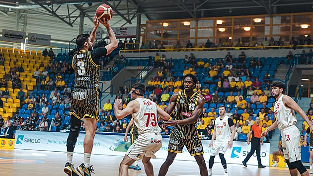 NBL yarı finalleri: Nymburk, Opava'yı dört maçta yendi