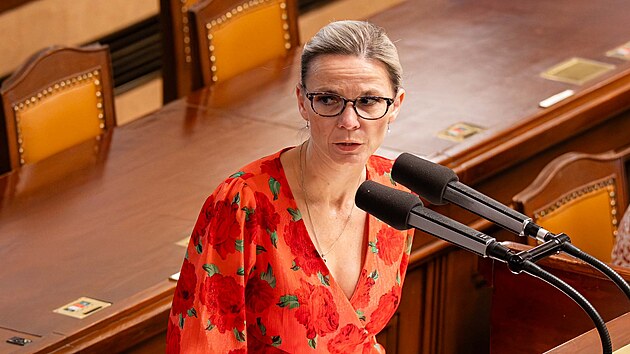 Ministryn� pro m�stn� rozvoj Zuzana Mr�zov� ministryn� p�i projedn�v�n� novely z�kona o podpo�e bydlen� (29. kv�tna 2026)