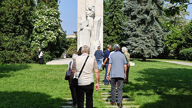 Pietn� vzpom�nkou na zavra�d�n� �echy a antifa�isty z �ad dal��ch n�rodnost� zakon�ilo v pond�l� dopoledne v Kounicov�ch kolej�ch Sudeton�meck� krajansk� sdru�en� sv�j sjezd v Brn�. (25. kv�tna 2026)