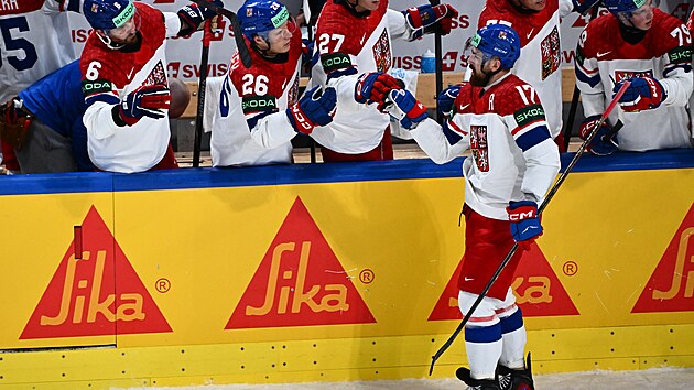 �esk� obr�nce Filip Hronek se raduje z g�lu proti Finsku na MS v hokeji 2026 ve �v�carsku.