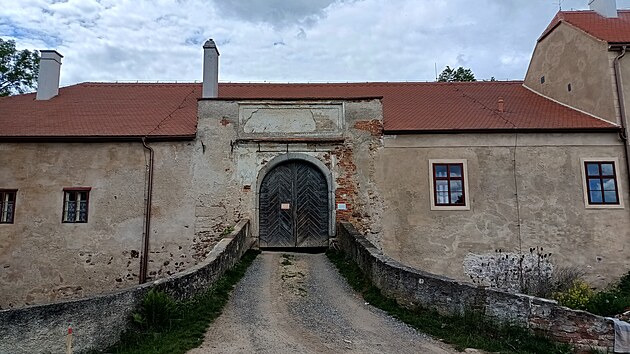 Are�l hradu S�dek, kter� v sou�asn� chv�li proch�z� rozs�hlou rekonstrukc�. (20. kv�tna 2026)