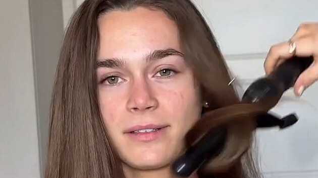 Miss Czech Republic 2026 Lucie Piskov� sd�lela na Instagramu video, kde uk�zala, jak vypad� p�ed nal��en�m od profesion�ln� viz�istky. (kv�ten 2026)