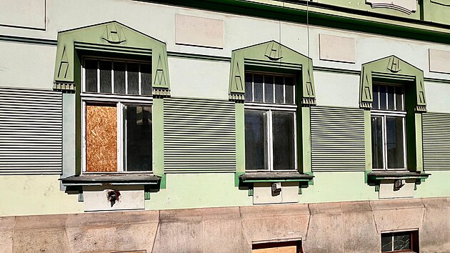 D�m se zni�en�mi interi�ry na hradeck� t��d� �eskoslovensk� arm�dy (12. kv�tna 2026)