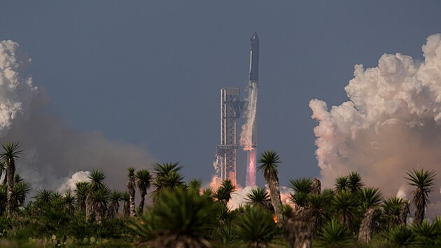 Start t�et� verze megarakety od SpaceX k 12. testovac�mu letu v r�mci programu Starsihp.
