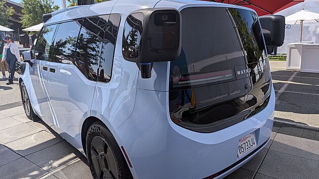 V�t�� model Waymo Ojai vyr�b�n� ve spolupr�ci s ��nskou firmou Zeekr, kter� je sou��st� ��nsk�ho koncernu Geely. Je to autonomn� robotaxi 6. generace, kter� je vyv�jeno p��mo pro platformu Waymo Driver.