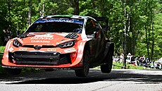 Elfyn Evans na trati Japonské rallye.
