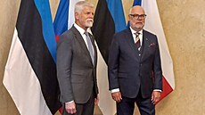 Prezident Petr Pavel (vlevo) a jeho estonský prot�j�ek Alar Karis p�ed jednáním...
