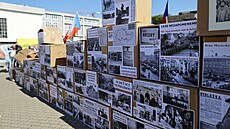 Protestní �N�má barikáda� asi stovky lidí proti sjezdu Sudeton�meckého...