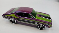 1971 Purple Olds 442 (Hot Wheels). Tento fialov� model Oldsmobile je pova�ov�n...
