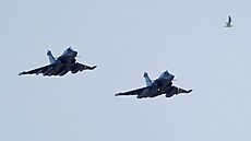 Francouzské stíha�ky Rafale u základny Lielvarde v Loty�sku (14. dubna 2026)