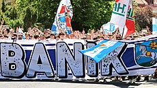 Fanou�ci ostravského Baníku se valí na stadion pra�ské Dukly.