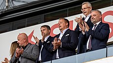 Utkání Slavie proti Plzni sledovali spole�n� Adolf �ádek, David Trunda a...
