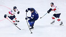 Finský kapitán Aleksander Barkov pálí v zápase s Velkou Británií na MS 2026.