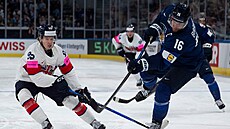 Finský kapitán Aleksander Barkov st�ílí v zápase s Velkou Británií.