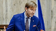 Ministr zdravotnictví Adam Vojt�ch (ANO) na brífinku k p�evozu amerického...