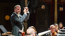 Dirigent Robert Jindra a �lenové orchestru Národního divadla p�i provedení...