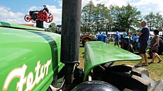 Z tuzemských traktor� byla zastoupena primárn� zna�ka Zetor, ale t�eba i Praga,...