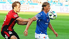 Ostravský Vlasij Sinjavskij si zpracovává mí� p�ed táborským Tomá�em Polyákem.