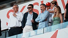 Jaroslav Tvrdík spole�n� s majitelem klubu Pavlem Tyka�em sledují utkání Slavie...