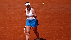 Barbora Krej�íková se hecuje v prvním kole Roland Garros.