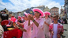 Pr�vod kon�í na Sokolském ostrov�, kde se rozhodne o králi celého festivalu. Na...