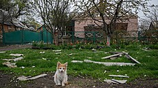 Pohled na ukrajinskou ves Mala Tokma�ka, která je po celou dobu války u...