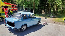 Trabant a motorká� se st�etli v k�i�ovatce kousek za Nezna�ovem. Motorka...