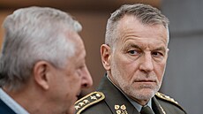 Kandidát na ná�elníka generálního �tábu Miroslav Hlavá�, kterého jednomysln�...